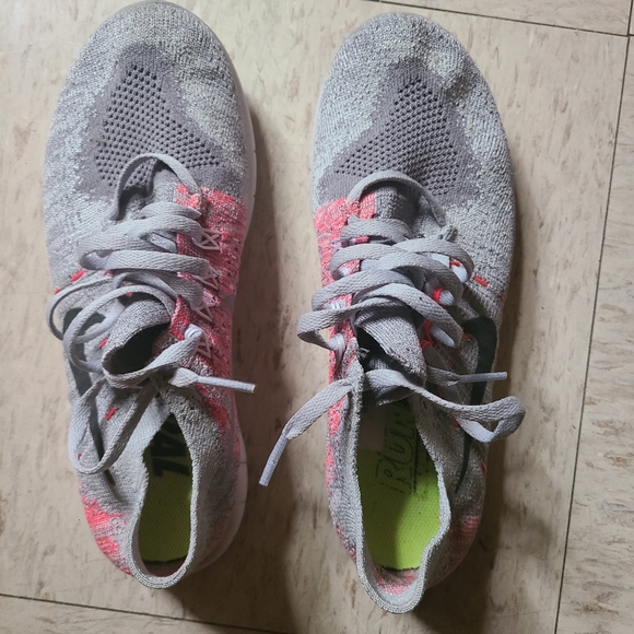 SOLD!! - Nike Running Sneakers Size 4.5Y - Picture 2 of 4